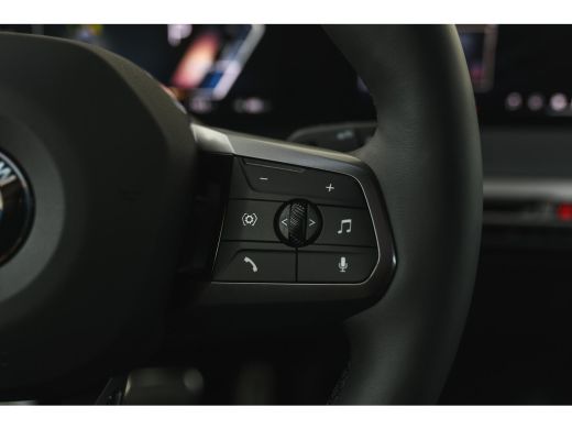 BMW iX xDrive60 M Sport / Panoramadak / Trekhaak / Adaptief onderstel / Soft-Close / Stoelventilatie / P... ActivLease financial lease
