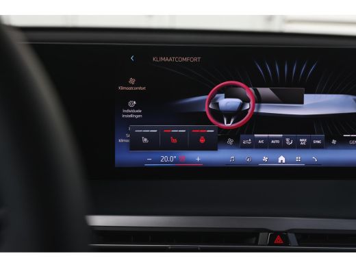 BMW iX xDrive60 M Sport / Panoramadak / Trekhaak / Adaptief onderstel / Soft-Close / Stoelventilatie / P... ActivLease financial lease