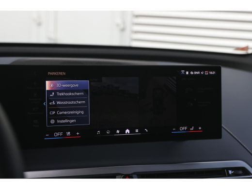 BMW iX xDrive60 M Sport / Panoramadak / Trekhaak / Adaptief onderstel / Soft-Close / Stoelventilatie / P... ActivLease financial lease