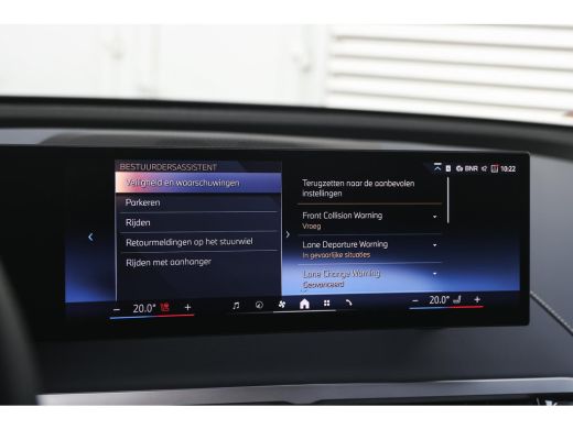 BMW iX xDrive60 M Sport / Panoramadak / Trekhaak / Adaptief onderstel / Soft-Close / Stoelventilatie / P... ActivLease financial lease