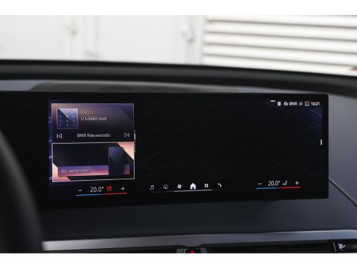 BMW iX xDrive60 M Sport / Panoramadak / Trekhaak / Adaptief onderstel / Soft-Close / Stoelventilatie / P... ActivLease financial lease