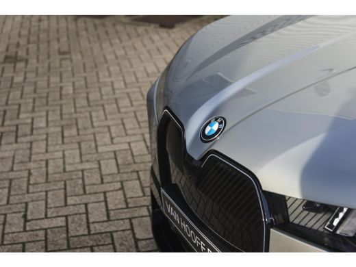 BMW iX xDrive60 M Sport / Panoramadak / Trekhaak / Adaptief onderstel / Soft-Close / Stoelventilatie / P... ActivLease financial lease
