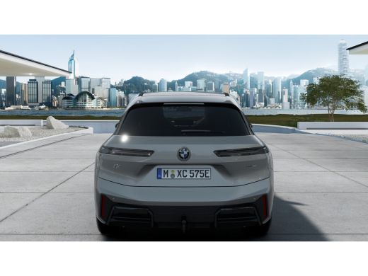 BMW iX xDrive60 M Sport / Panoramadak / Trekhaak / Adaptief onderstel / Soft-Close / Stoelventilatie / P... ActivLease financial lease