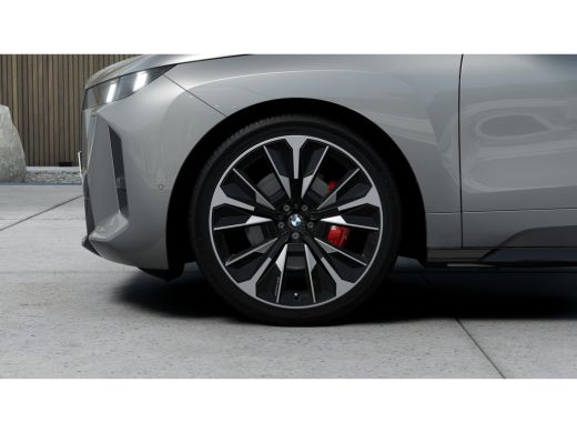 BMW iX xDrive60 M Sport / Panoramadak / Trekhaak / Adaptief onderstel / Soft-Close / Stoelventilatie / P... ActivLease financial lease
