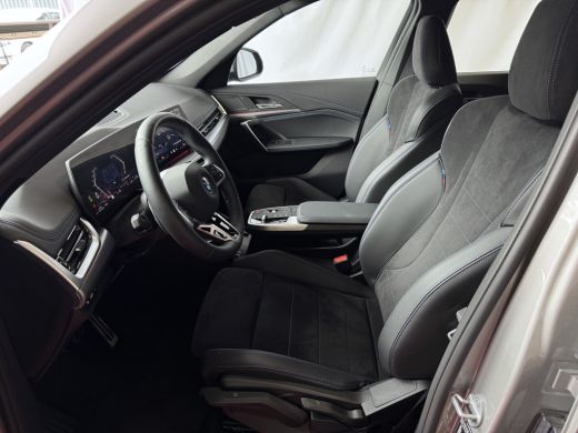 BMW X1 XDRIVE 25E M-SPORT LED ELEK.KLEP NAVI STOELVERW M-SHADOW LINE CARPLAY/ANDROID ZWARTE.HEMEL PHEV P... ActivLease financial lease