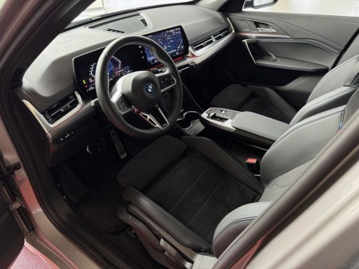 BMW X1 XDRIVE 25E M-SPORT LED ELEK.KLEP NAVI STOELVERW M-SHADOW LINE CARPLAY/ANDROID ZWARTE.HEMEL PHEV P... ActivLease financial lease