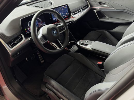 BMW X1 XDRIVE 25E M-SPORT LED ELEK.KLEP NAVI STOELVERW M-SHADOW LINE CARPLAY/ANDROID ZWARTE.HEMEL PHEV P... ActivLease financial lease