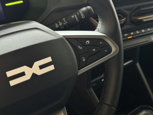 Dacia Duster 1.6 HYBRID EXTREME CAMERA CARLAY NAVI STOEL/STUUR/RUIT VERW. LED PDC ActivLease financial lease