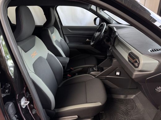 Dacia Duster 1.6 HYBRID EXTREME CAMERA CARLAY NAVI STOEL/STUUR/RUIT VERW. LED PDC ActivLease financial lease