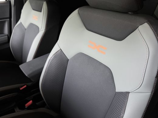 Dacia Duster 1.6 HYBRID EXTREME SANDSTONE CAMERA CARLAY NAVI STOEL/STUUR/RUIT VERW. LED PDC ActivLease financial lease