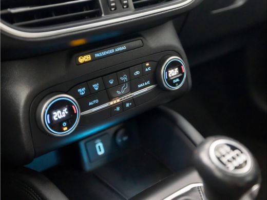 Ford Focus 1.0 EcoBoost Titanium Sport (APPLE CARPLAY, GROOT NAVI, CLIMATE, KEYLESS, SPORTSTOELEN, LED KOPLA... ActivLease financial lease