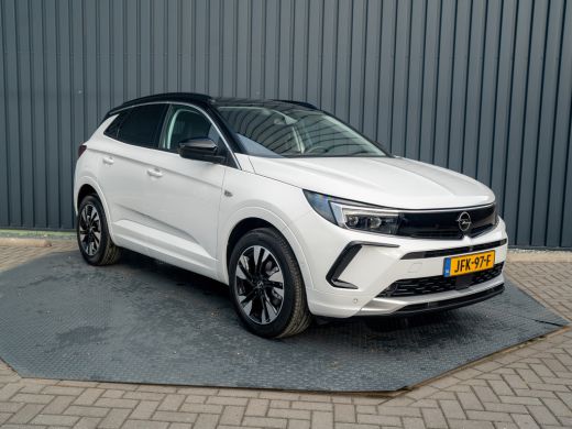 Opel Grandland 1.2 Turbo 130Pk Aut. Ultimate | Keyless | Elk. A-klep | Stoel & Stuur verw. | Camera | Prijs Rijk... ActivLease financial lease