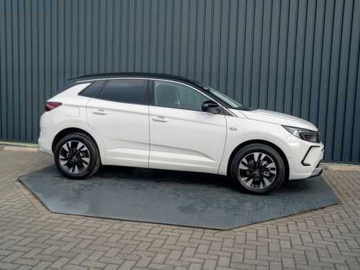 Opel Grandland 1.2 Turbo 130Pk Aut. Ultimate | Keyless | Elk. A-klep | Stoel & Stuur verw. | Camera | Prijs Rijk... ActivLease financial lease