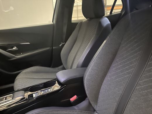 Peugeot 2008 1.2 Hybrid 136 Allure Parkeersensoren Voor + Achter | Digitaal Dashboard | Carplay | Climate Cont... ActivLease financial lease