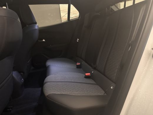 Peugeot 2008 1.2 Hybrid 136 Allure Parkeersensoren Voor + Achter | Digitaal Dashboard | Carplay | Climate Cont... ActivLease financial lease