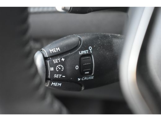 Peugeot 2008 1.2 Hybrid 136 Style Automaat | Navigatie by App | Parkeersensoren | Full-LED | Apple Carplay | A... ActivLease financial lease