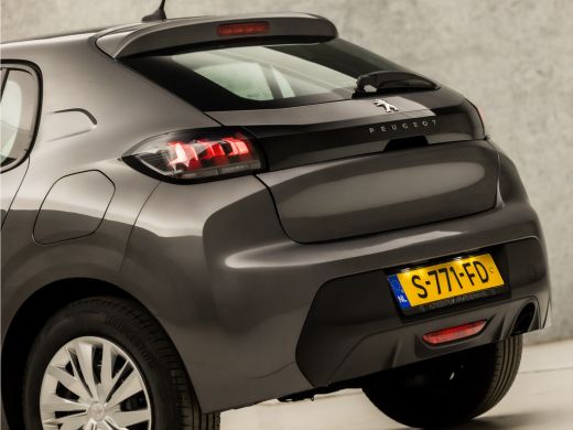 Peugeot 208 1.2 PureTech Active Sport (APPLE CARPLAY, GROOT NAVI, LANE ASSIST, SPORTSTOELEN, START/STOP, NIEU... ActivLease financial lease