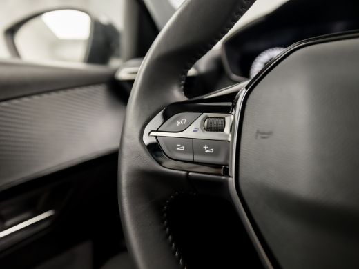 Peugeot 208 1.2 PureTech Active Sport (APPLE CARPLAY, GROOT NAVI, LANE ASSIST, SPORTSTOELEN, START/STOP, NIEU... ActivLease financial lease