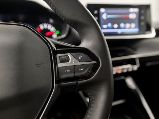 Peugeot 208 1.2 PureTech Active Sport (APPLE CARPLAY, GROOT NAVI, LANE ASSIST, SPORTSTOELEN, START/STOP, NIEU... ActivLease financial lease