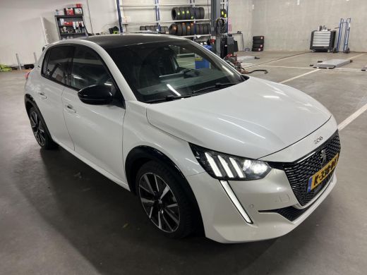 Peugeot 208 1.2 PureTech GT-Line | Automaat | Navigatie | Camera | Black Diamond | All season | 22.000km | ActivLease financial lease