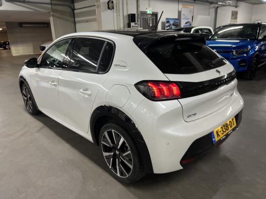 Peugeot 208 1.2 PureTech GT-Line | Automaat | Navigatie | Camera | Black Diamond | All season | 22.000km | ActivLease financial lease