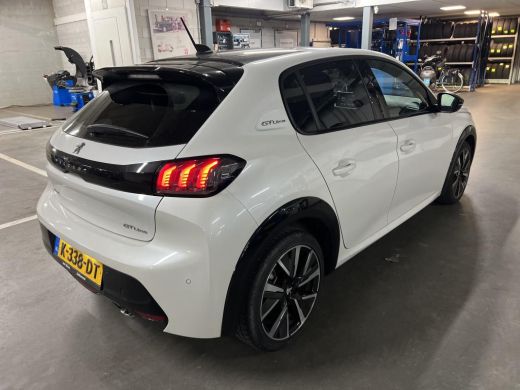 Peugeot 208 1.2 PureTech GT-Line | Automaat | Navigatie | Camera | Black Diamond | All season | 22.000km | ActivLease financial lease