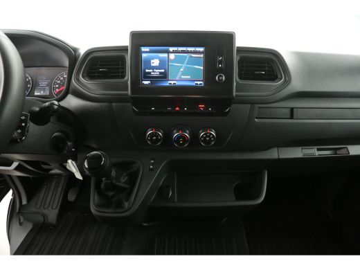 Renault Master T35 2.3 dCi 135 L2H2 | 3500kg Trekgew. | Airco | Cruise | 3-Zits | Camera | Navigatie | Trekh. | ... ActivLease financial lease