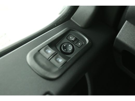 Renault Master T35 2.3 dCi 135 L2H2 | 3500kg Trekgew. | Airco | Cruise | 3-Zits | Camera | Navigatie | Trekh. | ... ActivLease financial lease