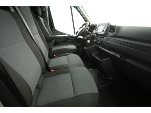 Renault Master T35 2.3 dCi 135 L2H2 | 3500kg Trekgew. | Airco | Cruise | 3-Zits | Camera | Navigatie | Trekh. | ... ActivLease financial lease