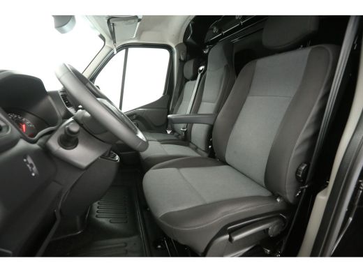 Renault Master T35 2.3 dCi 135 L2H2 | 3500kg Trekgew. | Airco | Cruise | 3-Zits | Camera | Navigatie | Trekh. | ... ActivLease financial lease