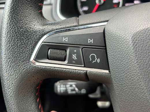 Seat Arona 1.0 TSI 115 pk FR Business Intense | Trekhaak afneembaar | Parkeersensoren | A-uitrijcamera | ActivLease financial lease