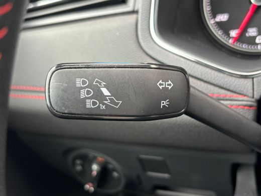 Seat Arona 1.0 TSI 115 pk FR Business Intense | Trekhaak afneembaar | Parkeersensoren | A-uitrijcamera | ActivLease financial lease