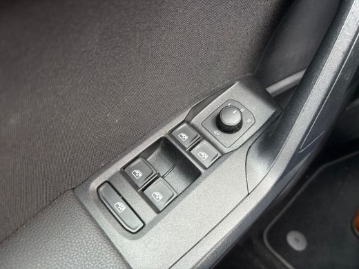 Seat Arona 1.0 TSI 115 pk FR Business Intense | Trekhaak afneembaar | Parkeersensoren | A-uitrijcamera | ActivLease financial lease