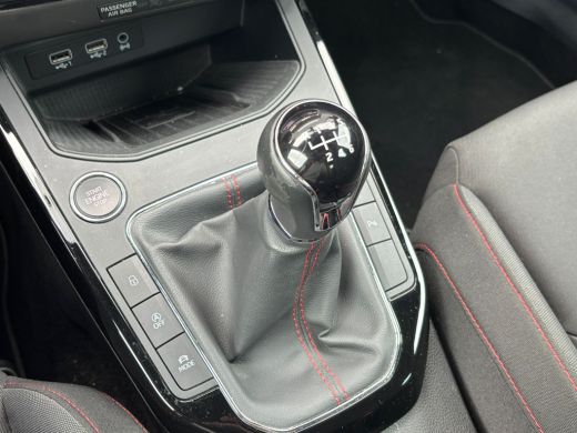 Seat Arona 1.0 TSI 115 pk FR Business Intense | Trekhaak afneembaar | Parkeersensoren | A-uitrijcamera | ActivLease financial lease