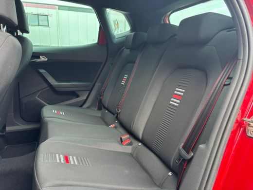 Seat Arona 1.0 TSI 115 pk FR Business Intense | Trekhaak afneembaar | Parkeersensoren | A-uitrijcamera | ActivLease financial lease