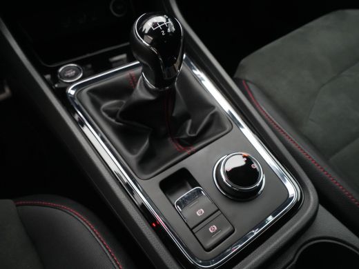 Seat Ateca 1.5 TSI 150pk FR Business Intense Navigatie 360 Camera Carplay Parkassist 134 ActivLease financial lease