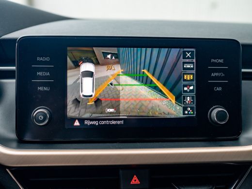 Skoda Kamiq 1.0 TSI Business Edition | Elk A-klep | Keyless | Camera | Adapt. Cr. | Prijs Rijklaar!! ActivLease financial lease