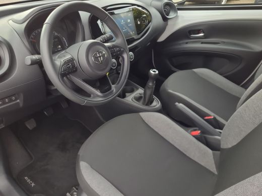 Toyota Aygo 1.0 VVT-i MT Play | Apple CarPlay | Pakeercamera | Cruise Control | Rijklaarprijs incl. garantie | ActivLease financial lease