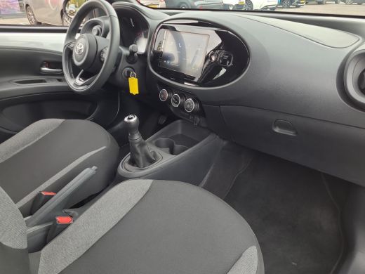 Toyota Aygo 1.0 VVT-i MT Play | Apple CarPlay | Pakeercamera | Cruise Control | Rijklaarprijs incl. garantie | ActivLease financial lease