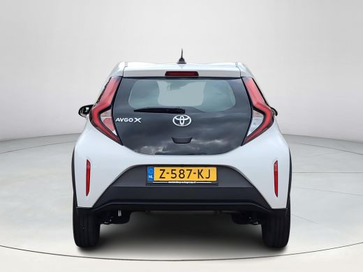 Toyota Aygo 1.0 VVT-i MT Play | Apple CarPlay | Pakeercamera | Cruise Control | Rijklaarprijs incl. garantie | ActivLease financial lease