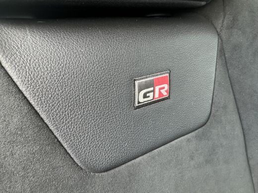 Toyota C-HR 1.8 Hybrid GR-Sport / bi tone | LED | Apple Carplay/Android Auto | 10 jr GARANTIE | Prijs Rijklaar!! ActivLease financial lease