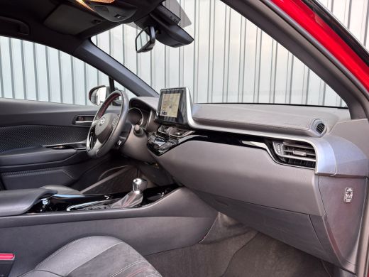 Toyota C-HR 1.8 Hybrid GR-Sport | Dodehoek sensoren | Stoel & Stuur verw. | 19'' | Prijs Rijklaar!! ActivLease financial lease
