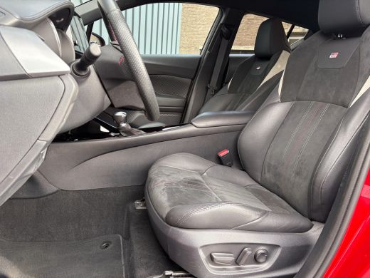 Toyota C-HR 1.8 Hybrid GR-Sport | Dodehoek sensoren | Stoel & Stuur verw. | 19'' | Prijs Rijklaar!! ActivLease financial lease