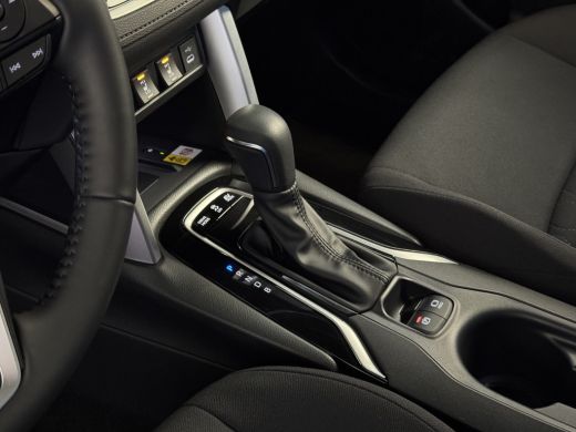 Toyota Corolla Cross HYBRID 140 2025 STYLE STOEL/STUUR VERW. ELEK.KLEP LED KEYLESS CARPLAY NAVI CAMERA ADAP CRUISE PDC ActivLease financial lease