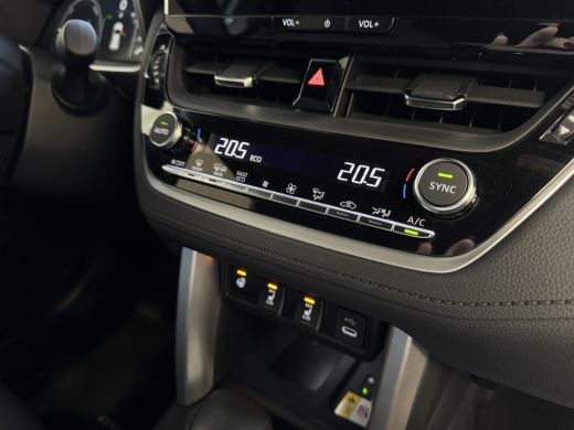 Toyota Corolla Cross HYBRID 140 2025 STYLE STOEL/STUUR VERW. ELEK.KLEP LED KEYLESS CARPLAY NAVI CAMERA ADAP CRUISE PDC ActivLease financial lease