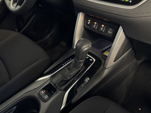 Toyota Corolla Cross HYBRID 140 2025 STYLE STOEL/STUUR VERW. ELEK.KLEP LED KEYLESS CARPLAY NAVI CAMERA ADAP CRUISE PDC ActivLease financial lease