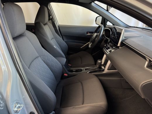 Toyota Corolla Cross HYBRID 140 STYLE STOEL/STUUR VERW. ELEK.KLEP LED KEYLESS CARPLAY NAVI CAMERA ADAP CRUISE PDC ActivLease financial lease