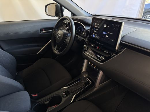 Toyota Corolla Cross HYBRID 140 STYLE STOEL/STUUR VERW. ELEK.KLEP LED KEYLESS CARPLAY NAVI CAMERA ADAP CRUISE PDC ActivLease financial lease