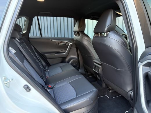 Toyota RAV4 2.5 Hybrid AWD Style/ Bi-Tone | Stoel & Stuur verw. | 19'' | Camera | Elk A-klep | Keyless | Prij... ActivLease financial lease