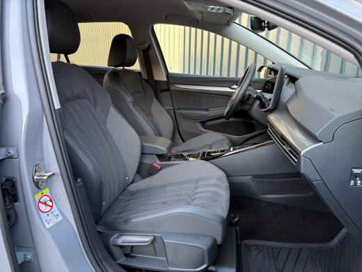 Volkswagen Golf 1.5 eTSI 150Pk 50 Edition | 360 Camera | Stoelgeheugen | IQ Light | Prijs Rijklaar!! ActivLease financial lease